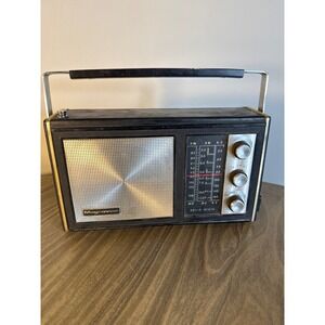 Vintage 1977 Magnavox Portable Radio Black Solid State 2R1200 Japan Parts Only